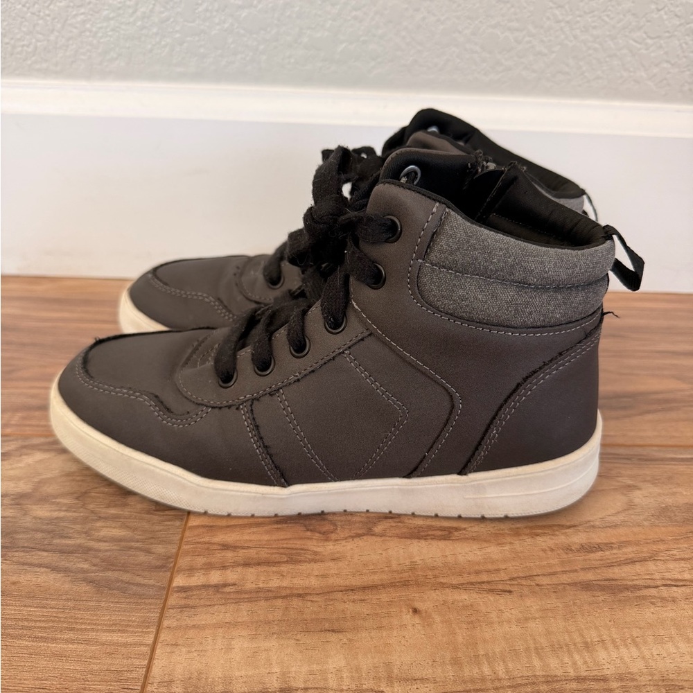 Cat & Jack Kids High-Top Sneakers w/ Zipper- Brown Size 5 - Picture 3 of 7
